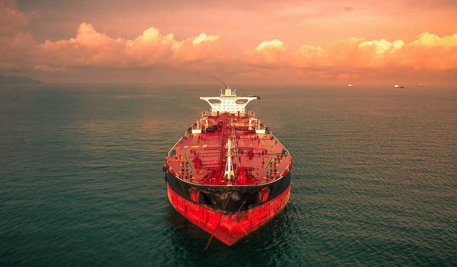 Oil extends gains as US, Iran exchange fresh strikes