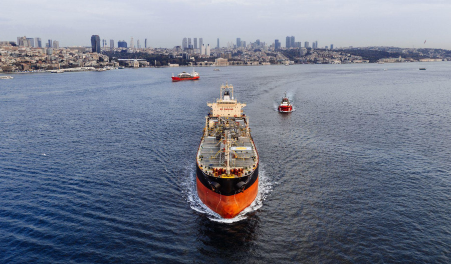 Oil rises; M.East conflict fuels supply concerns