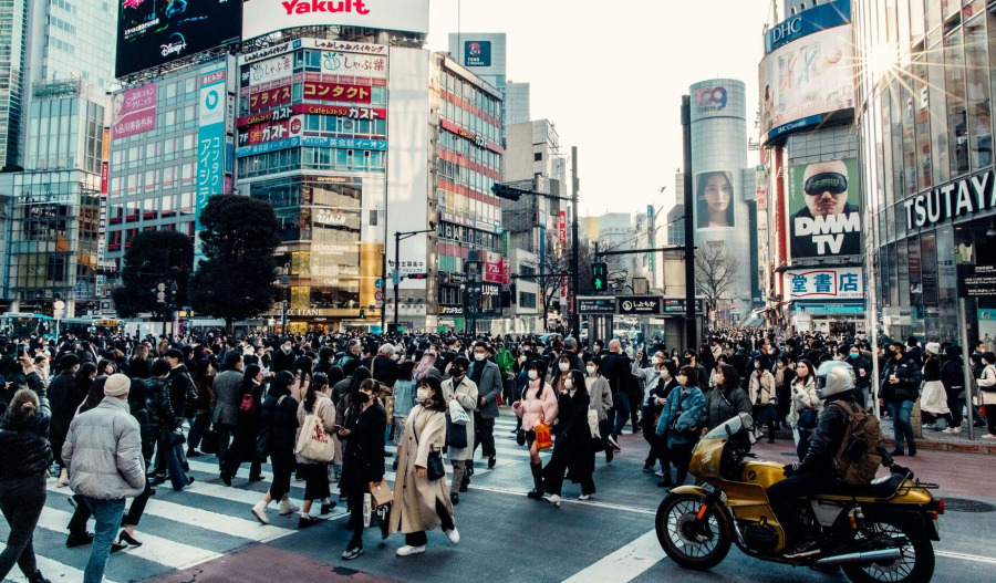 APAC trades mixed as M.East tensions weigh