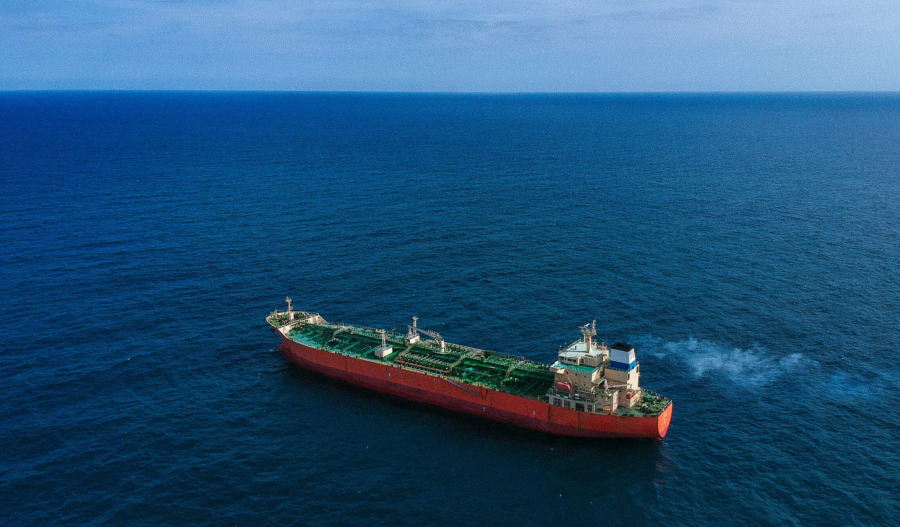 Brent crude holds above US$100 amid tanker attacks