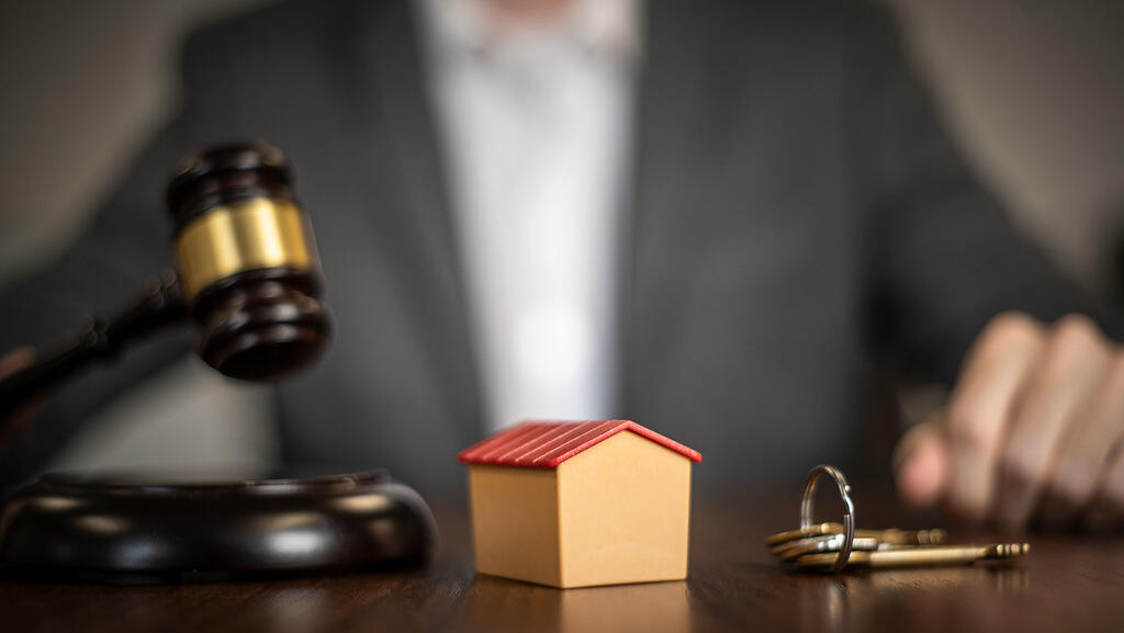 Foreign investors slash spending on Aussie real estate