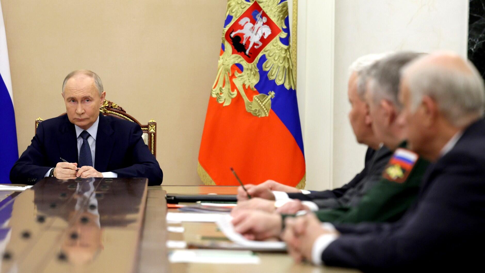 Putin passes Russia's record-breaking defence budget