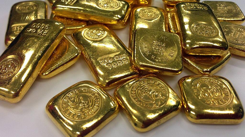Gold slips amid fears of all-out war in the Middle East