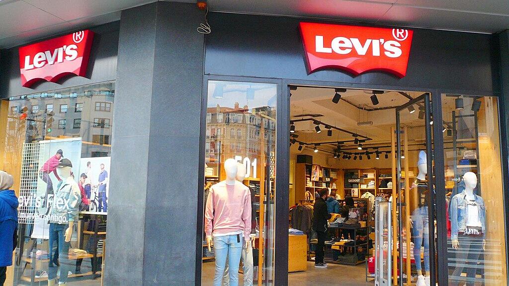 Levi Strauss lowers guidance, explores Dockers brand sale