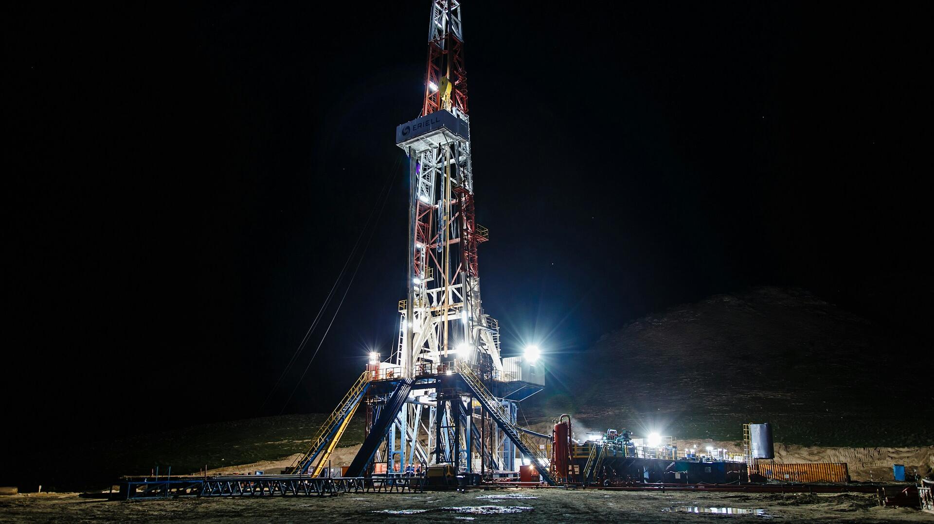 Oil prices continue surge amid darkening global outlook
