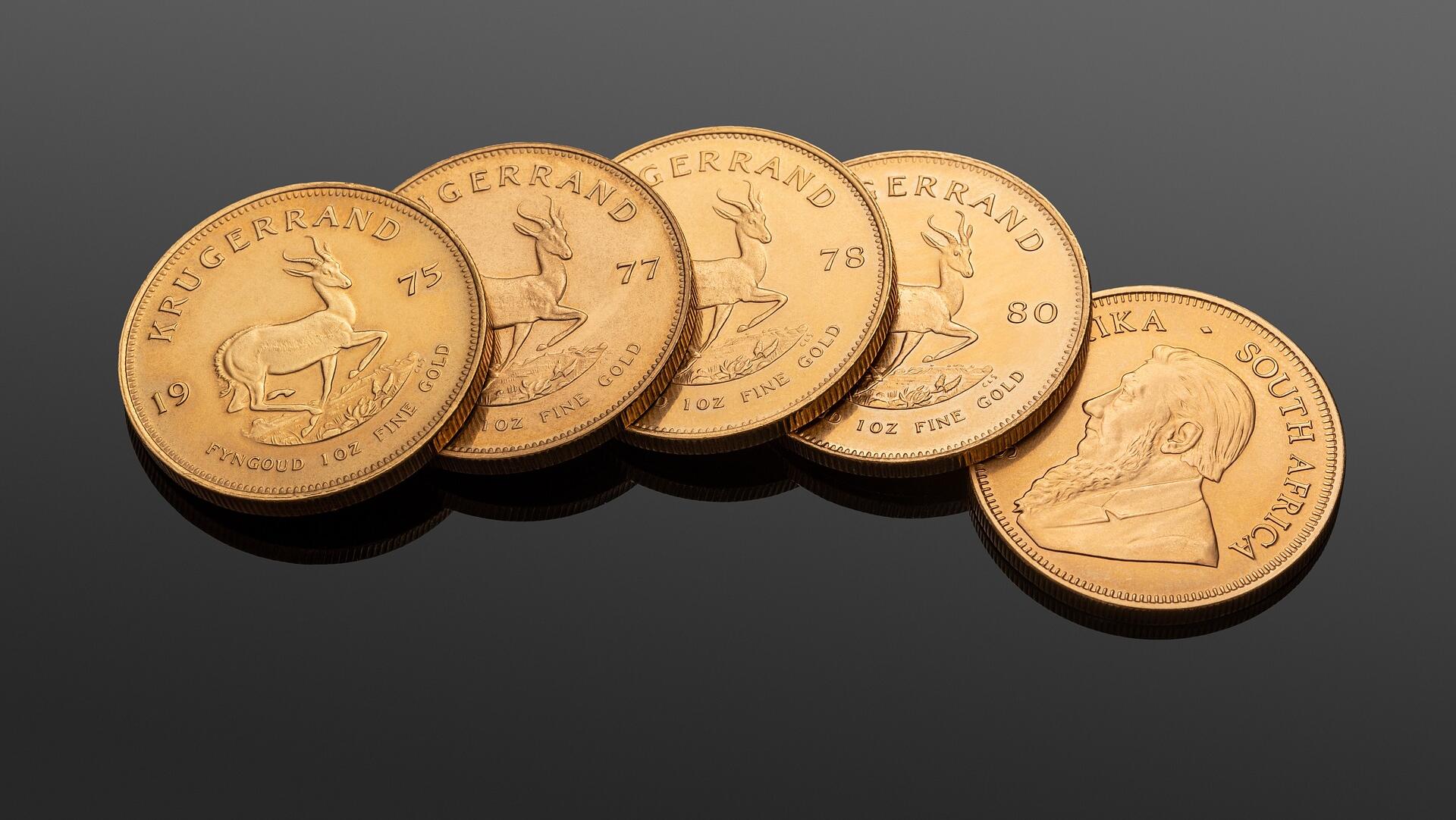Gold steadies at weekly lows; Fed rate decision in focus