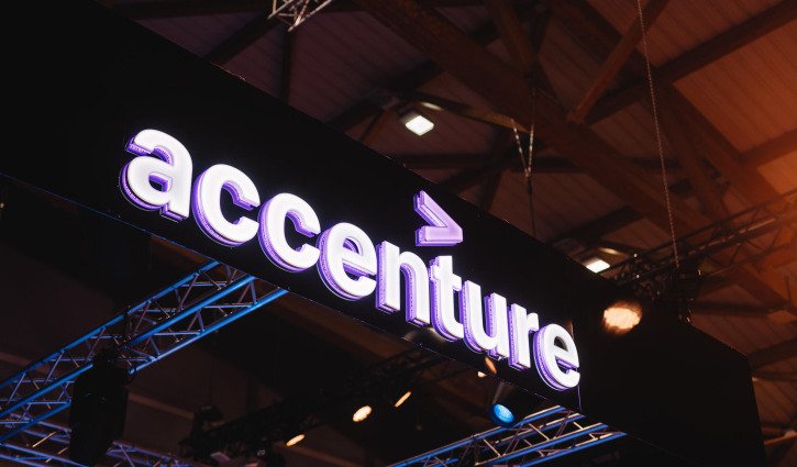 Accenture reports strong revenue and booking growth