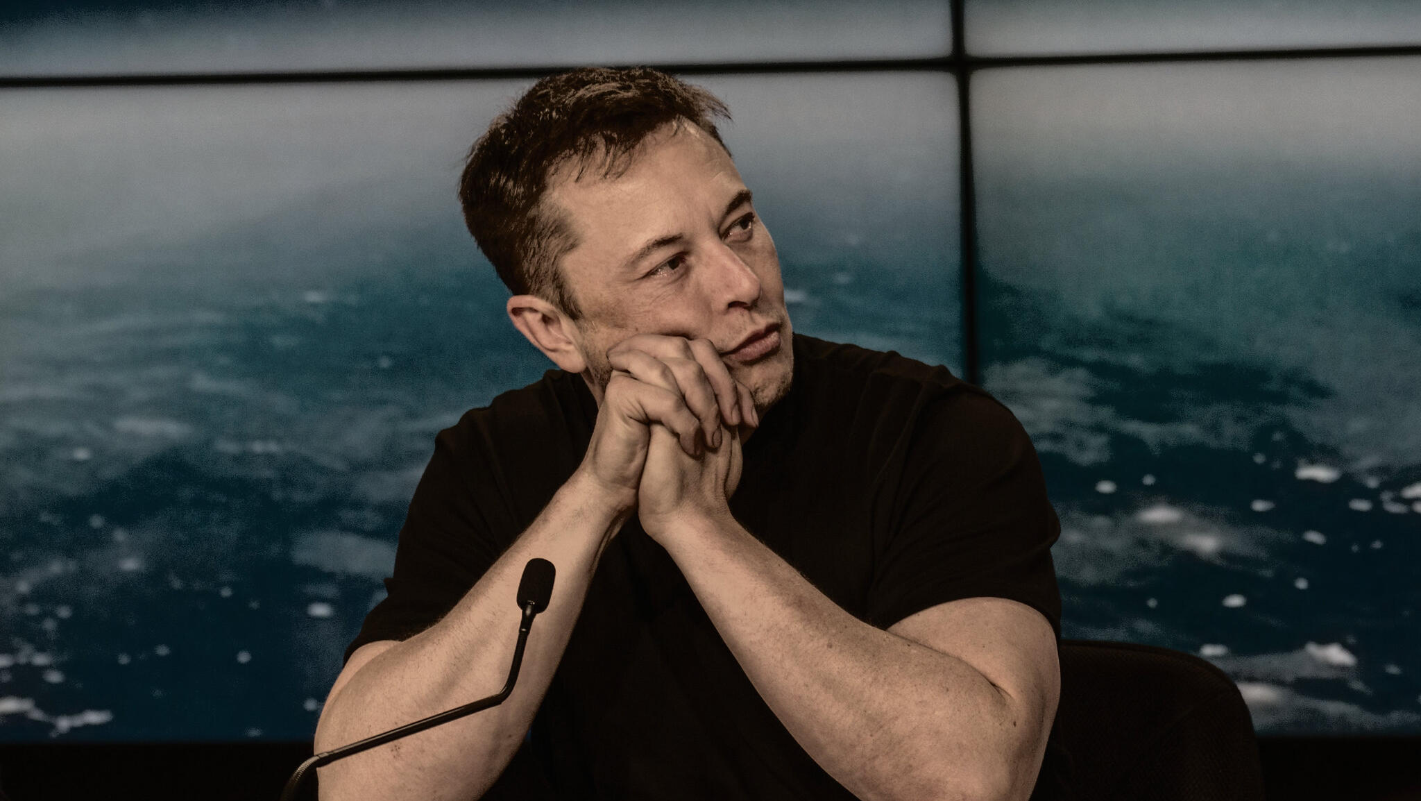 Musk calls for British far right activist's freedom