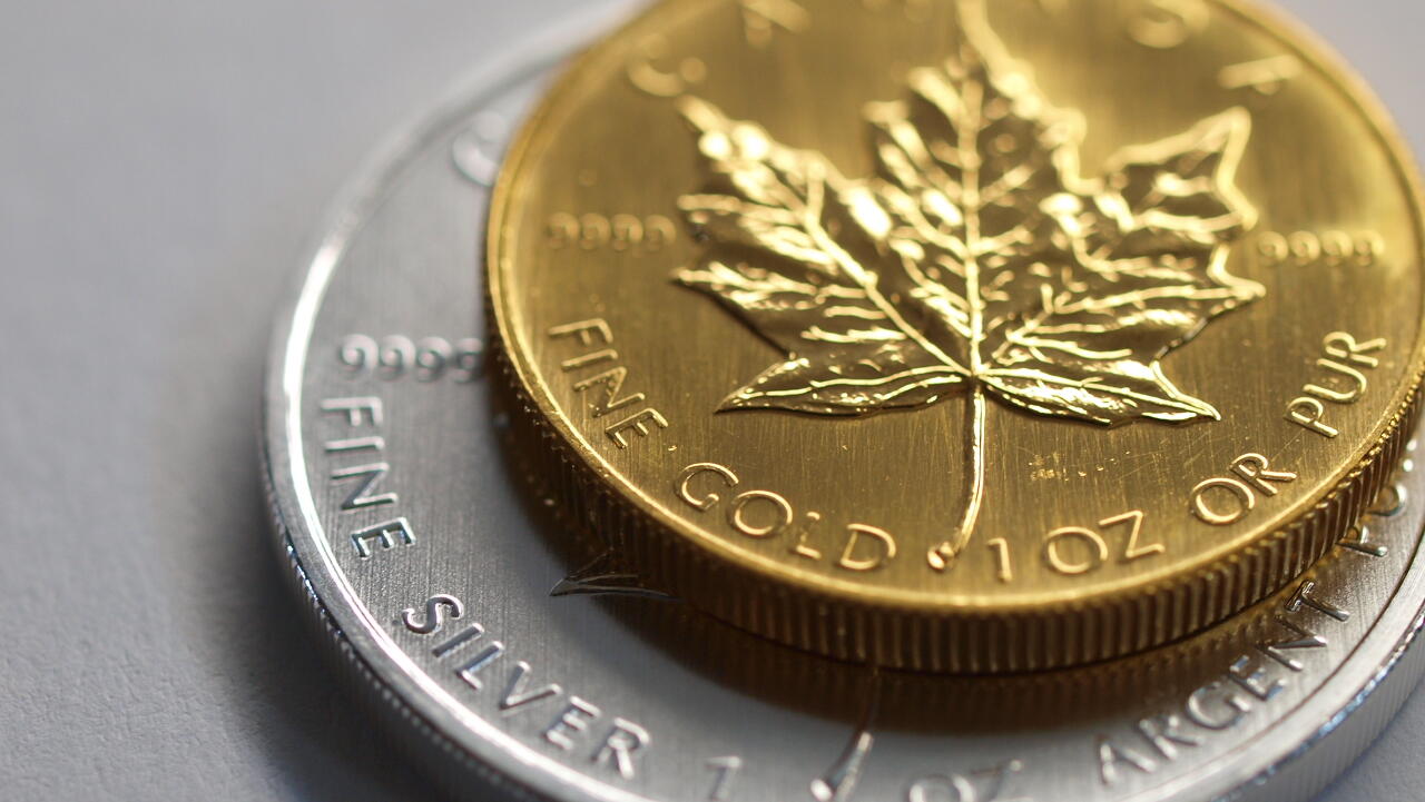 Gold price eases as eyes turn to jobs data, Fed outlook