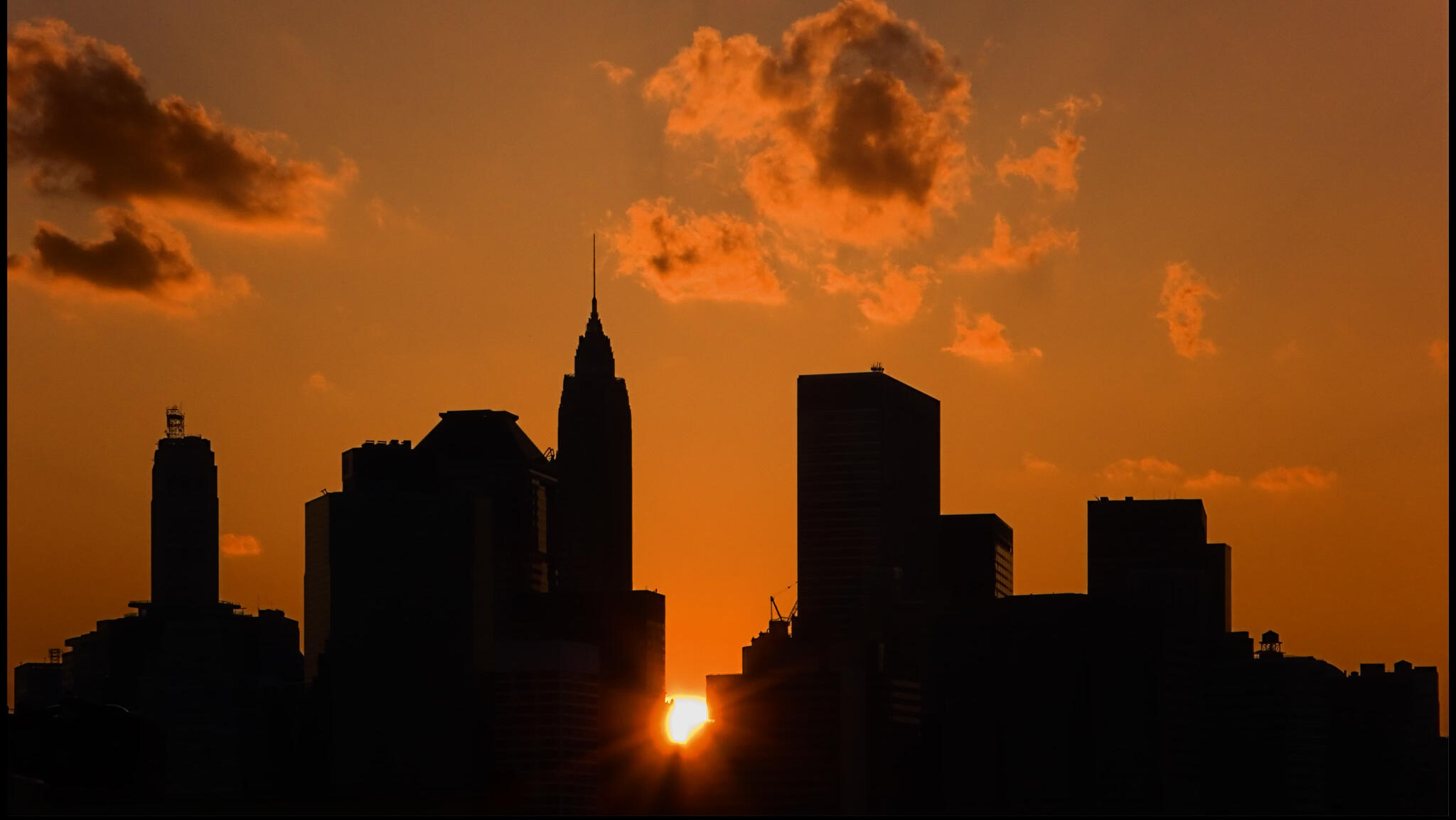 US futures mixed as traders brace for earnings season