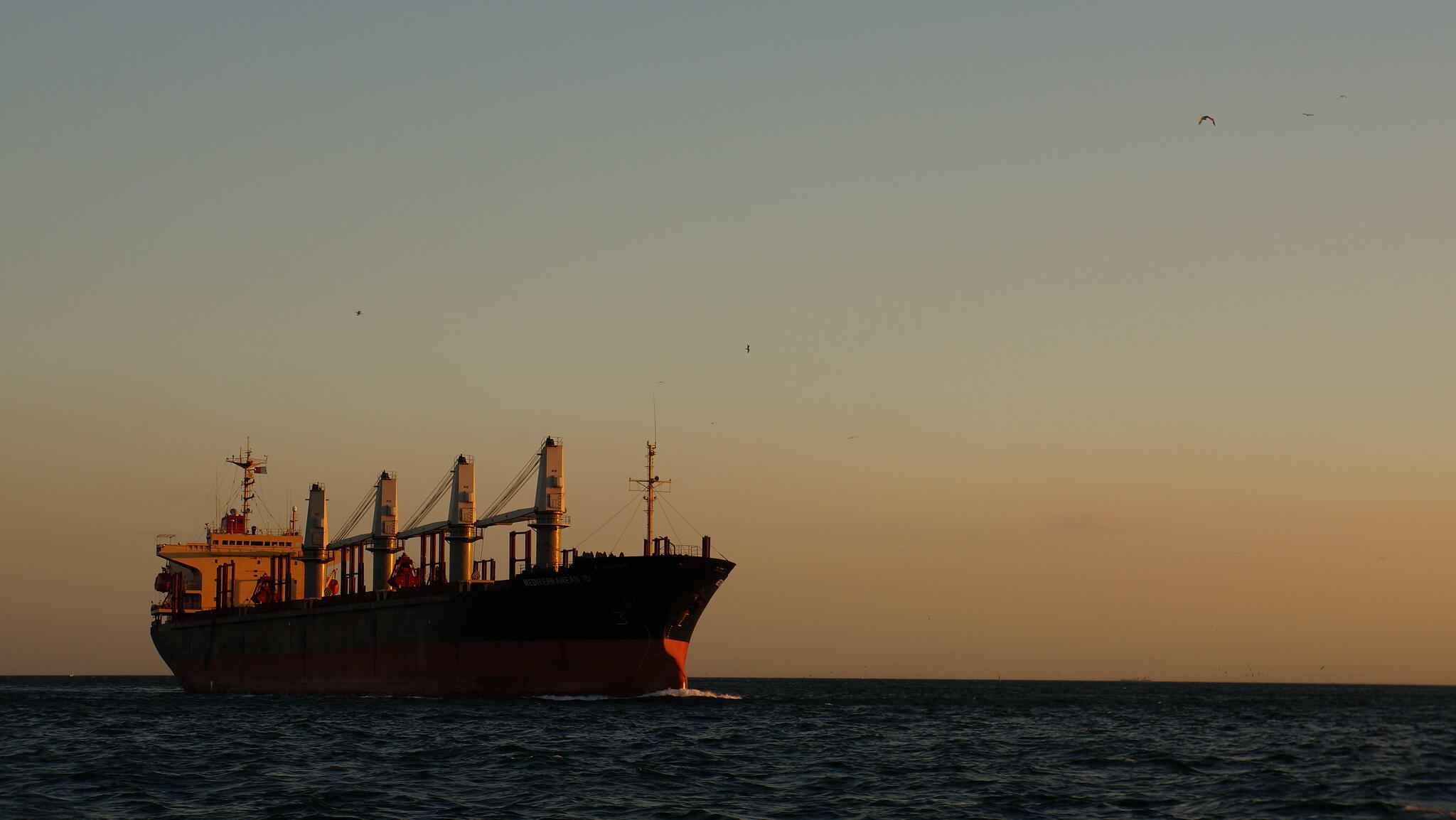 Oil prices extend 6mth highs as US sanctions weigh