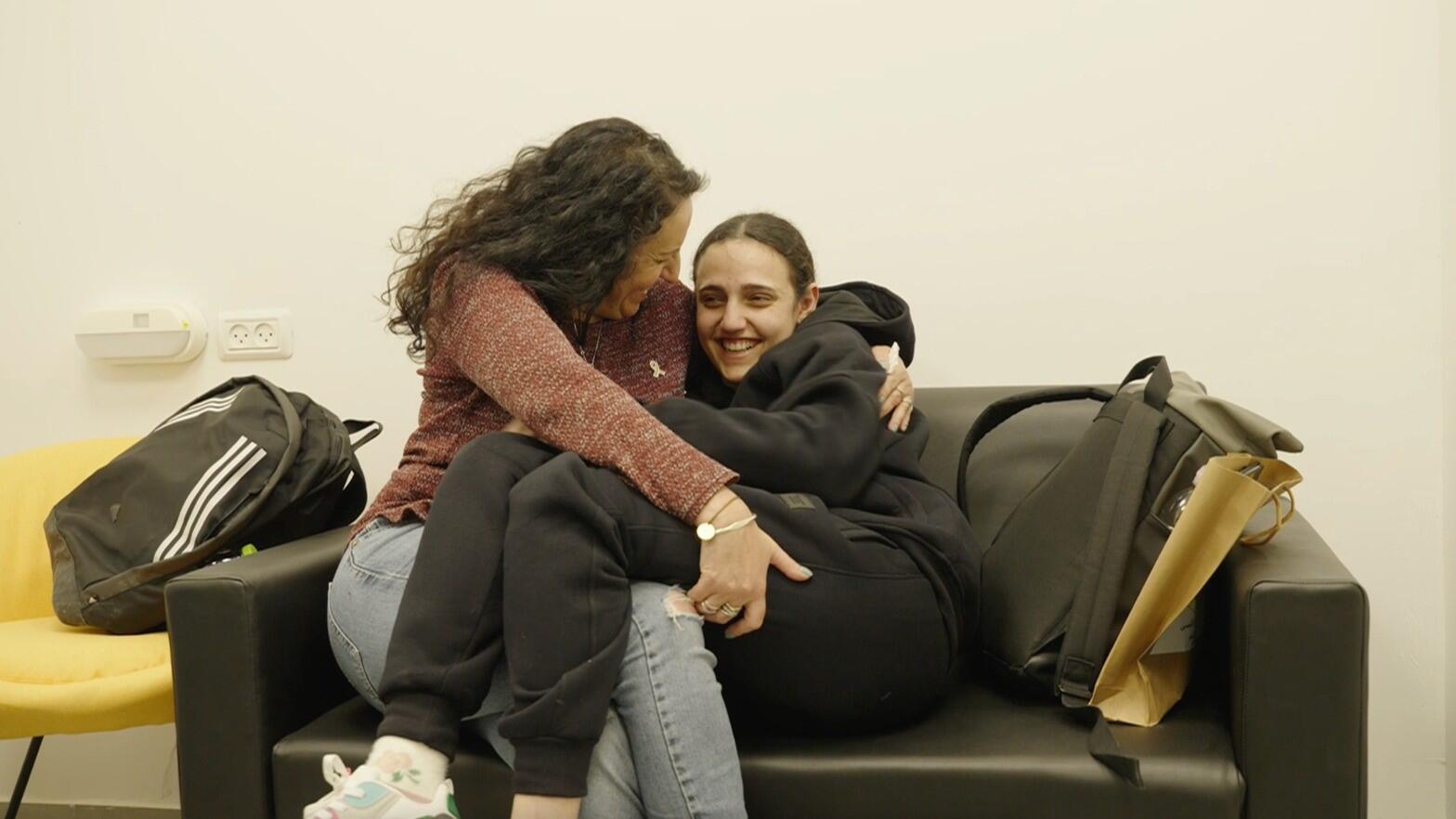 Romi Gonen with her mother. Credit: Israel Government Press Office