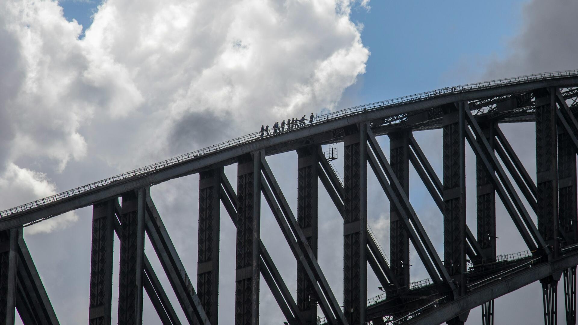 ASX 200 touches 6wk high; banks, consumer stocks rally