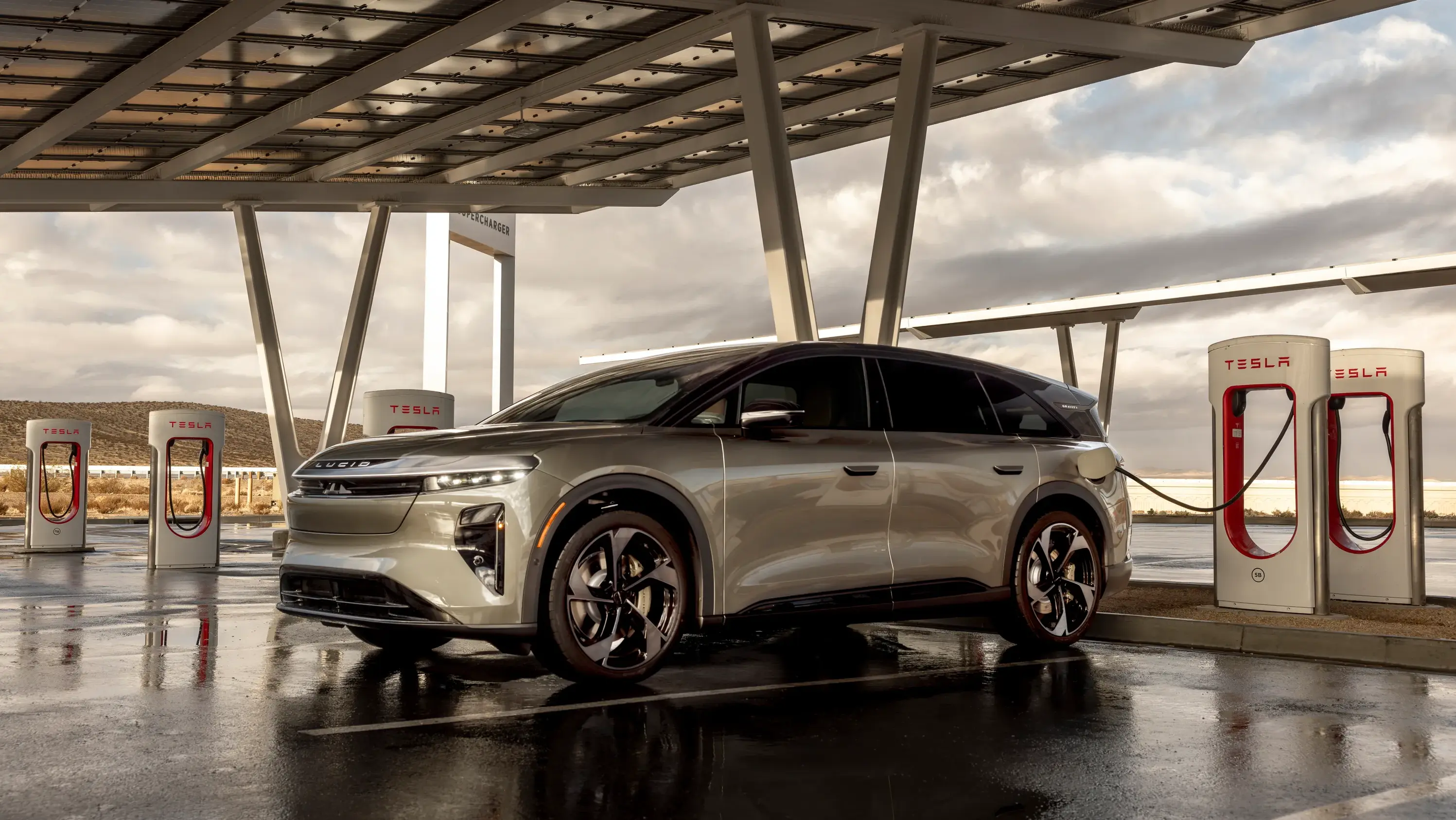 Lucid Gravity is first non-Tesla EV to use Superchargers