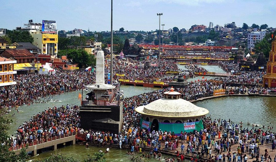 Dozens killed in stampede at sacred Indian festival