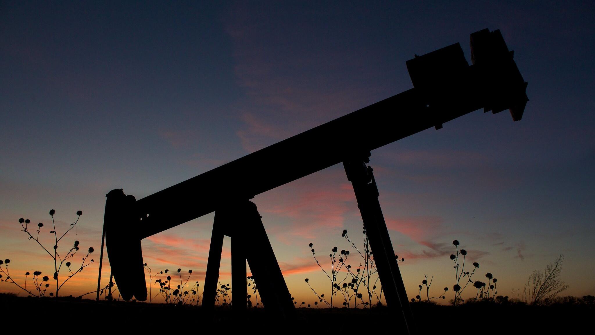 Oil prices lift as traders brace for tariff decision