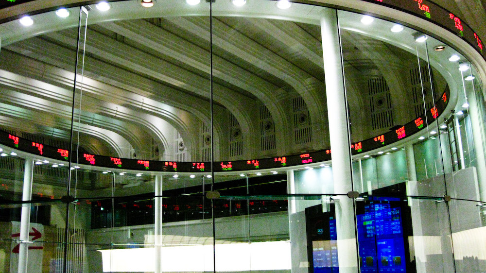 Asian stocks tick higher amid rate cut speculation