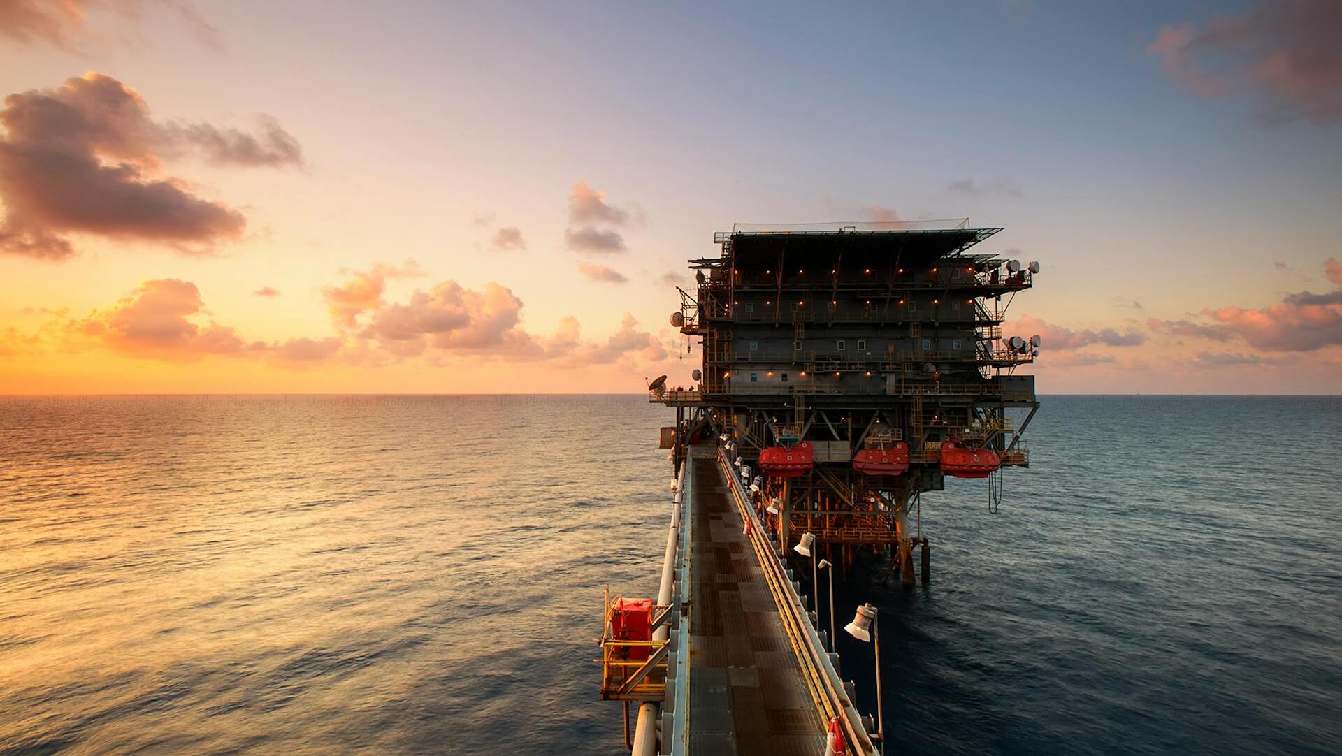 Oil lifts; investors await clarity on tariffs, sanctions