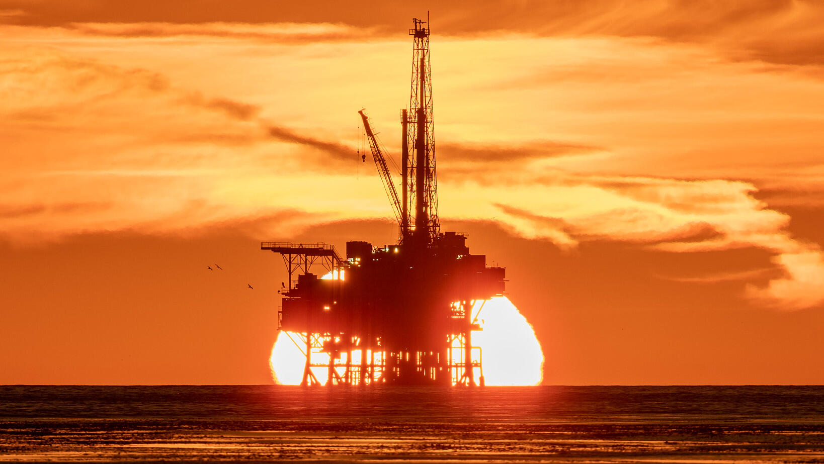 Oil declines to 6wk lows amid Ukraine peace talks
