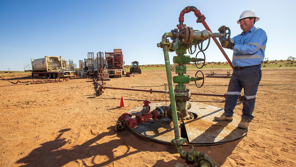 Santos cuts dividend as full year earnings dive