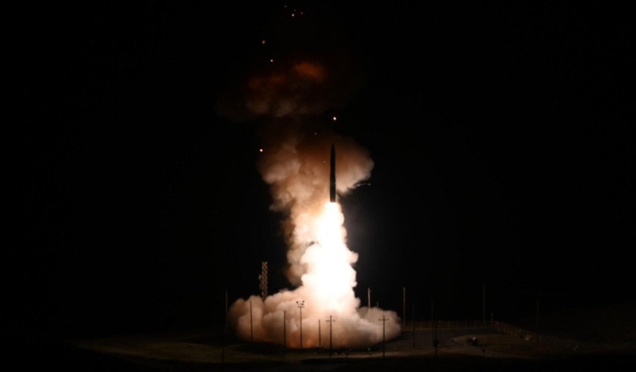 US Airforce shows nuclear force deterrent with launch