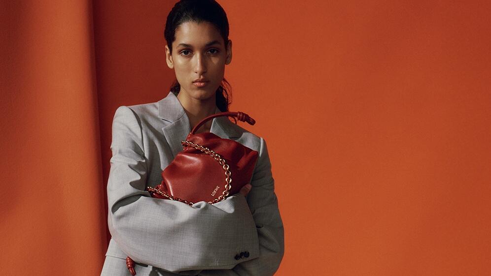 Luxury shopping continues; declining consumer confidence
